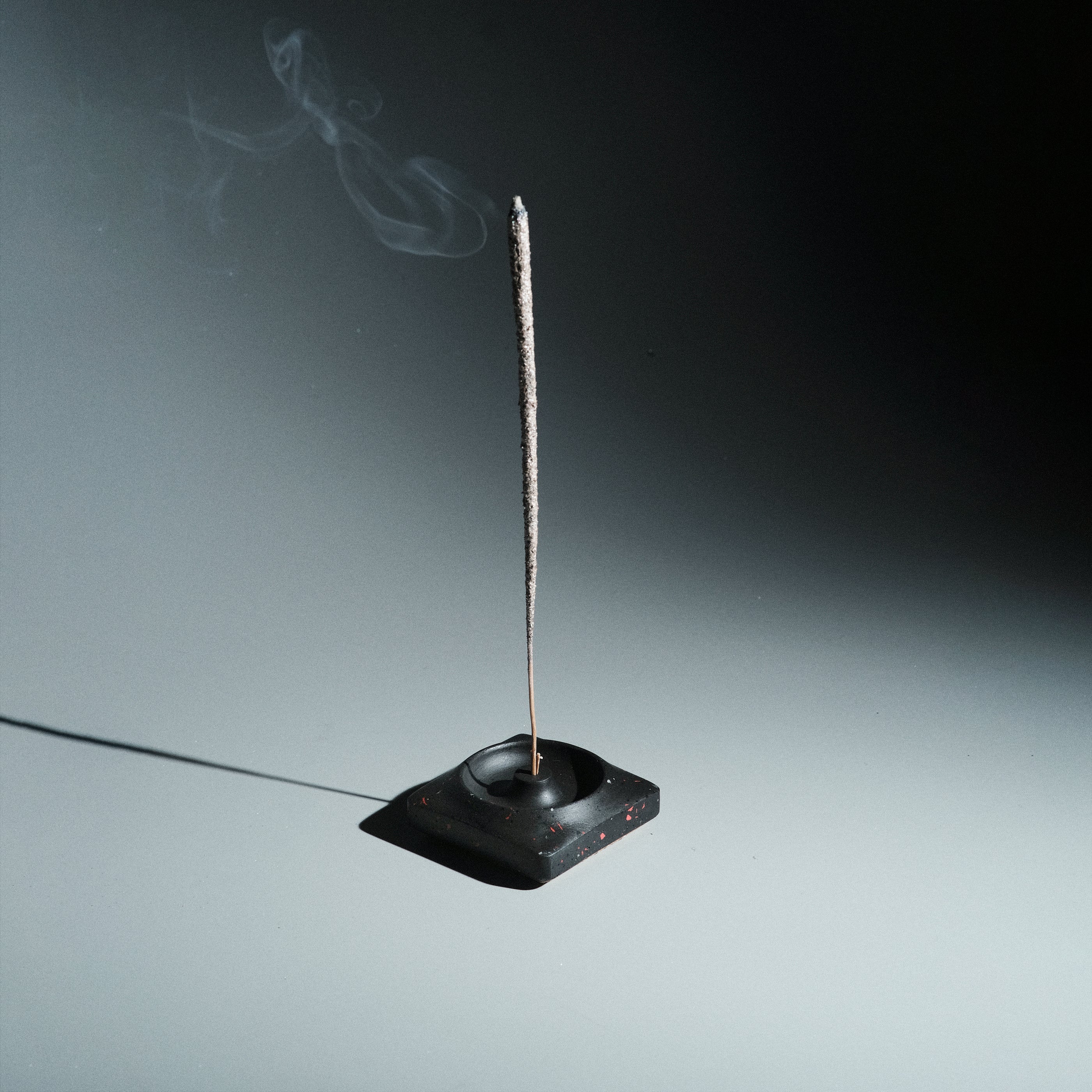 Kuro Design Kaze Incense Holder in kuro green — Jesmonite incense stand India