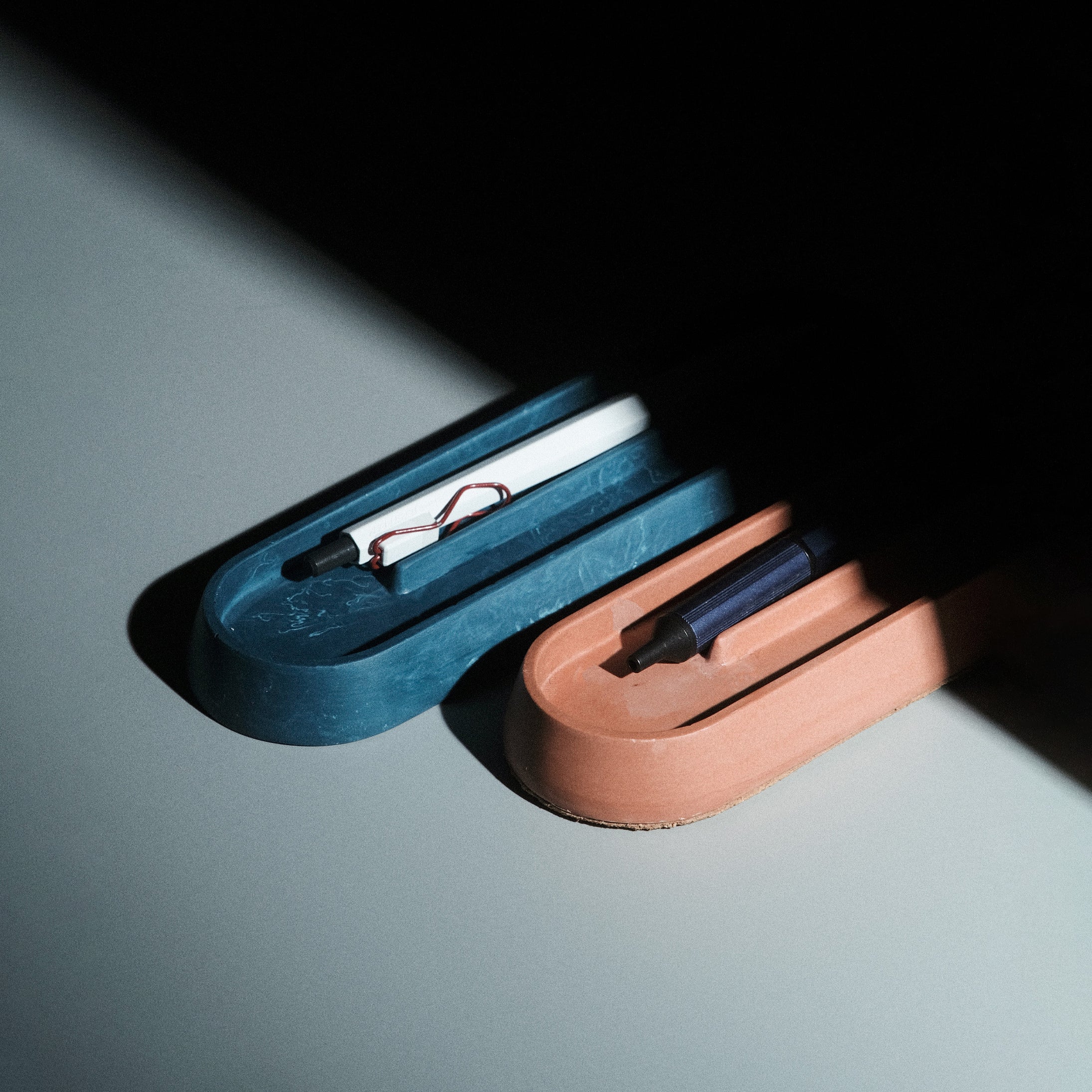 Kuro Design Linea Pen Tray in terracotta red — handcrafted Jesmonite desk organiser, Gurgaon India